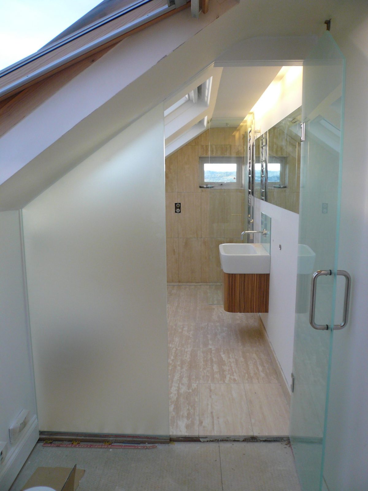 Made to measure shower screens